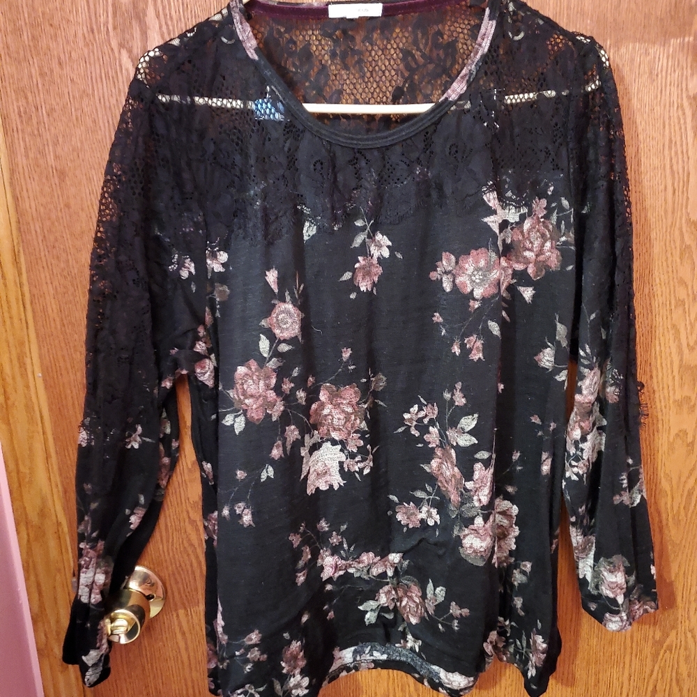 Maurices floral print lace sleeve top